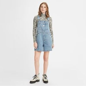 Levi’s Vintage Women’s Shortalls / size M / Light Wash